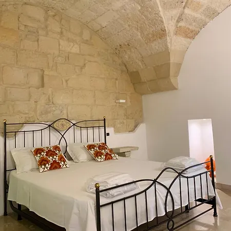 Saraceni - Centro Storico Apartment *