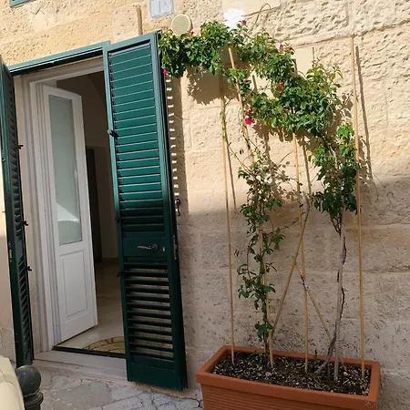 Saraceni - Centro Storico Apartment *